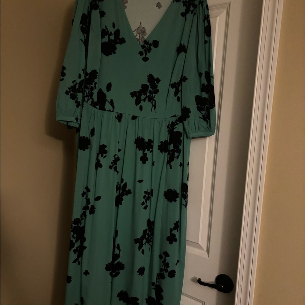 Elegant Green and Black Floral Dress